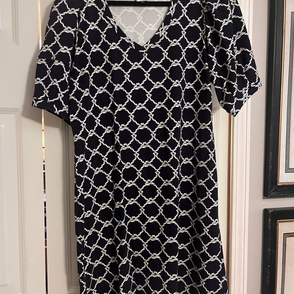 CAbi Navy and White Chain Print Top